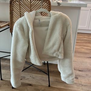 Alo yoga cropped white puffer jacket gently worn.